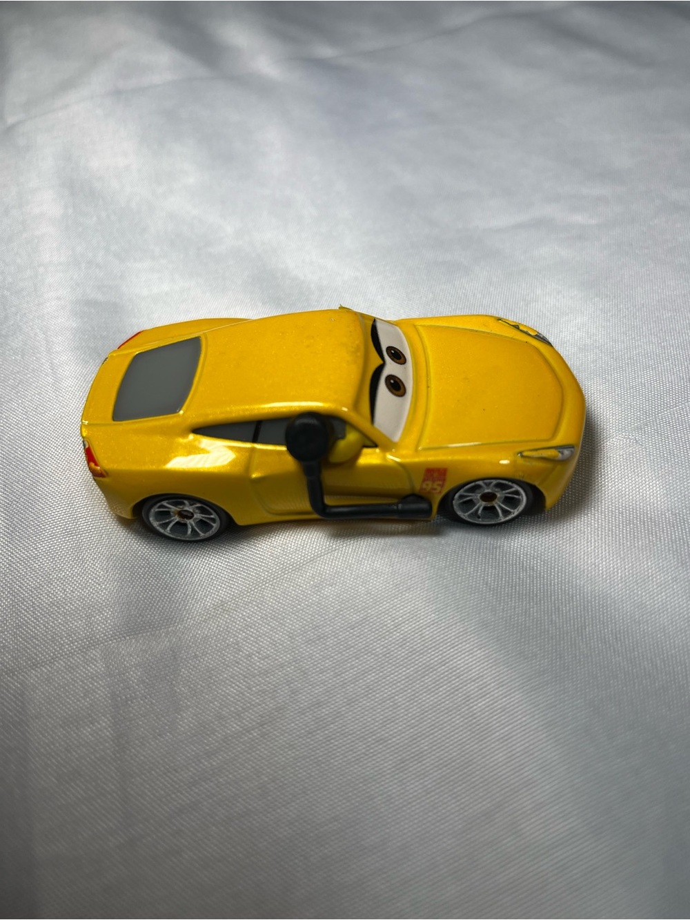 Disney Pixar Cars Trainer Cruz Ramirez w/ Headset 2021 1:55 Diecast Toy